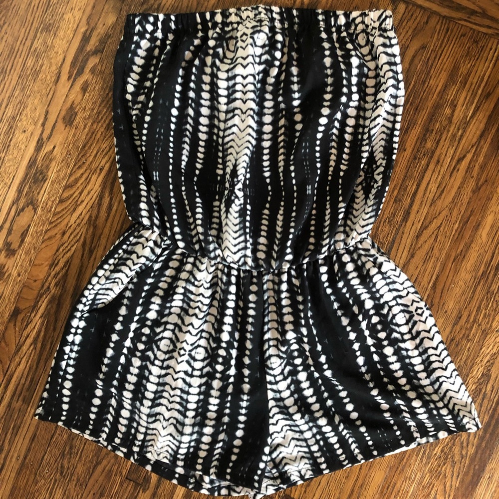BLACK & WHITE ROMPER WITH POCKETS